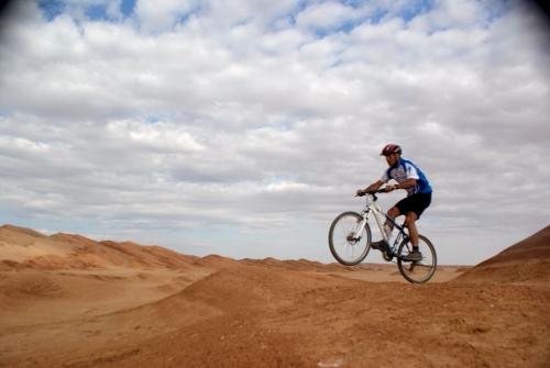 برنامه نشست دوچرخه سواری شنبه ۲۶ دی گزارش عبور از بیابان های ایران و رکاب زنی کاروانسرای قصر بهرام