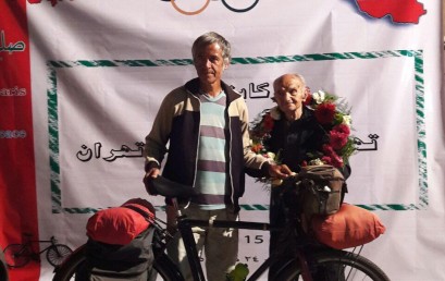 دوچرخه سواران به پیشواز عباس رزاقی رفتند  و برنامه به استاد رحم دل تقدیم شد