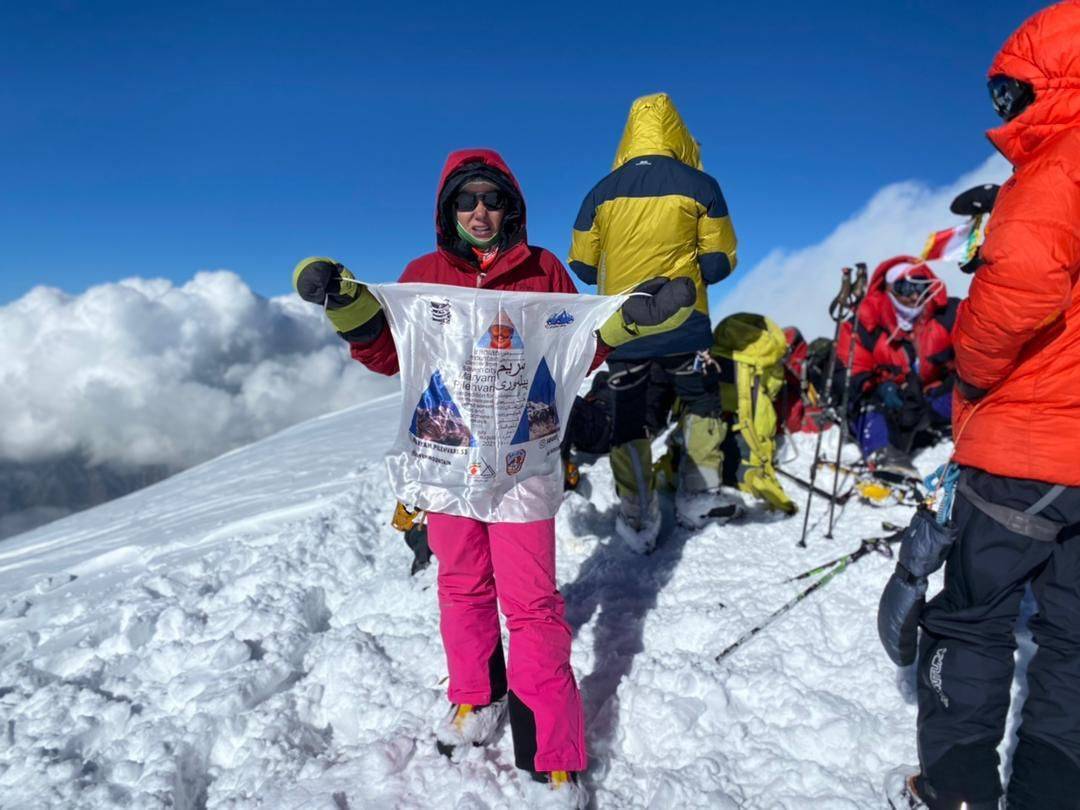 خانم مریم پیله ورری از اعضا باسابقه و ارزشمند #باشگاه_دماوند موفق شده اند بر بلندای قله کورژنفسکایا بایستند